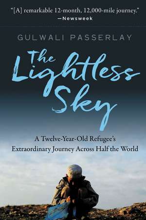 The Lightless Sky: A Twelve-Year-Old Refugee's Extraordinary Journey Across Half the World de Gulwali Passarlay