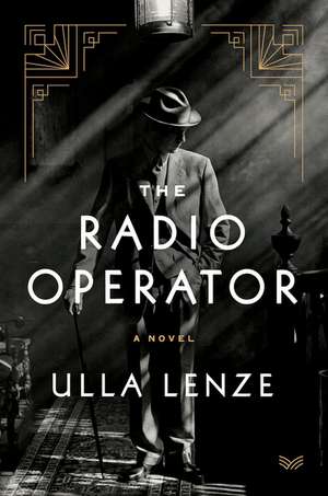 The Radio Operator: A Novel de Ulla Lenze