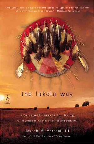 The Lakota Way: Stories and Lessons for Living de Joseph M. Marshall III