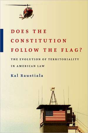 Does the Constitution Follow the Flag?: The Evolution of Territoriality in American Law de Kal Raustiala