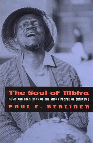 The Soul of Mbira: Music and Traditions of the Shona People of Zimbabwe de Paul F. Berliner