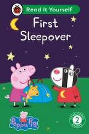 Peppa Pig First Sleepover: Read It Yourself - Level 2 Developing Reader de Ladybird