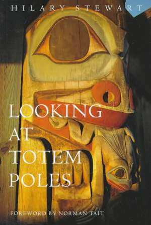 Looking at Totem Poles de Hilary Stewart