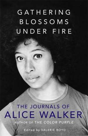 Gathering Blossoms Under Fire de Alice Walker