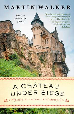 A Chateau Under Siege de Martin Walker