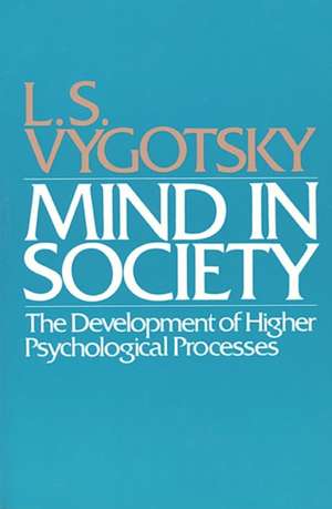 Mind in Society – Development of Higher Psychological Processes (Paper) de L.S. Vygotsky