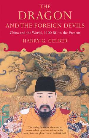 The Dragon and the Foreign Devils: China and the World, 1100 BC to the Present de Harry Gelber