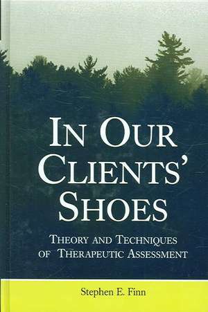 In Our Clients' Shoes: Theory and Techniques of Therapeutic Assessment de Stephen E. Finn