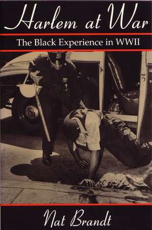 Harlem at War: The Black Experience in WWII de Nat Brandt