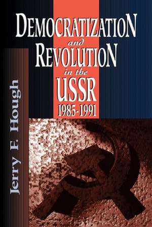 Democratization and Revolution in the USSR, 1985-91 de Jerry F. Hough