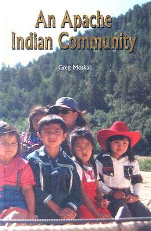 An Apache Indian Community de Greg Moskal