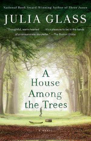 A House Among the Trees de Julia Glass