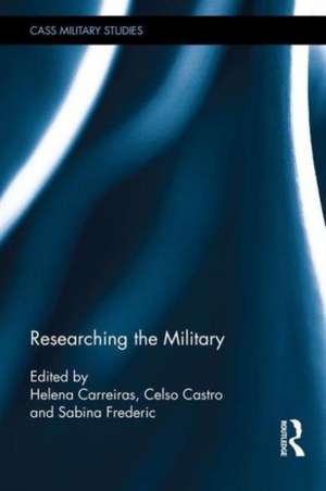 Researching the Military de Helena Carreiras