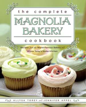 The Complete Magnolia Bakery Cookbook: Recipes from the World-Famous Bakery and Allysa Torey's Home Kitchen de Jennifer Appel