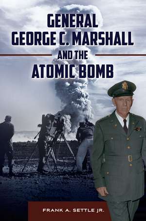 General George C. Marshall and the Atomic Bomb de Robert Strong