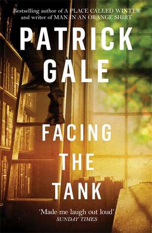 Facing the Tank de Patrick Gale