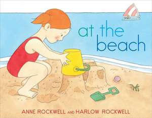 At the Beach de Anne Rockwell