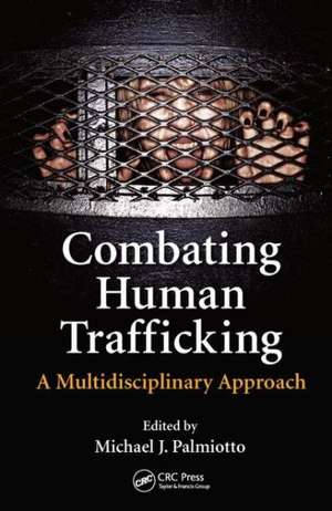 Combating Human Trafficking: A Multidisciplinary Approach de Michael J. Palmiotto