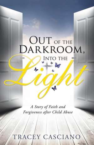 Out of the Darkroom, Into the Light de Tracey Casciano