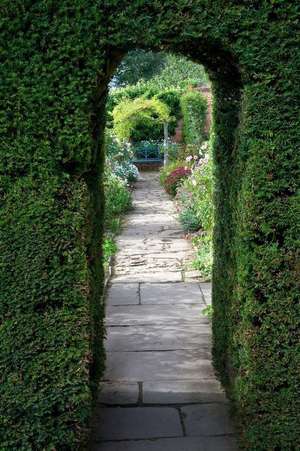 A Flagstone Path Through a Yew Arch Into an English Garden Journal de Cs Creations