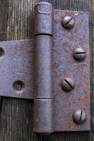 A Rusty Old Barn Door Hinge de Unique Journal