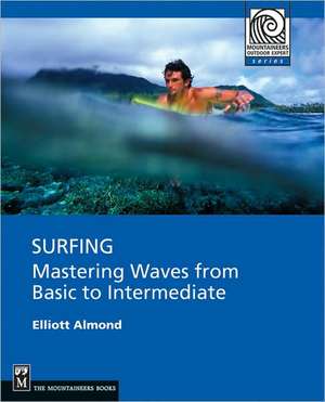 Surfing: Mastering Waves from Basic to Intermediate de Elliott Almond