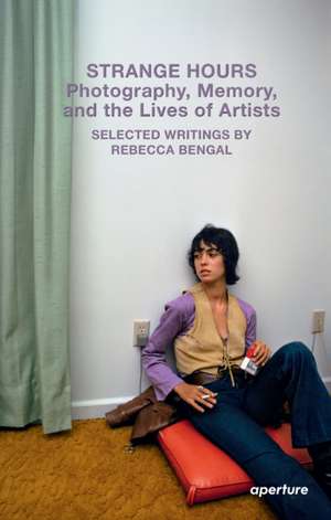 Strange Hours: Photography, Memory, and the Lives of Artists de Rebecca Bengal