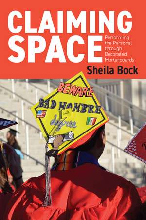 Claiming Space: Performing the Personal through Decorated Mortarboards de Sheila Bock