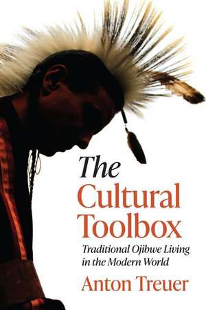 The Cultural Toolbox: Traditional Ojibwe Living in the Modern World de Anton Treuer