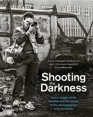 Shooting the Darkness de Tom Burke