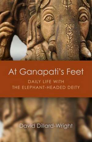 At Ganapati`s Feet – Daily Life with the Elephant–Headed Deity de Devidasi Dillard–wright