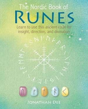 The Nordic Book of Runes: Learn to use this ancient code for insight, direction, and divination de Jonathan Dee