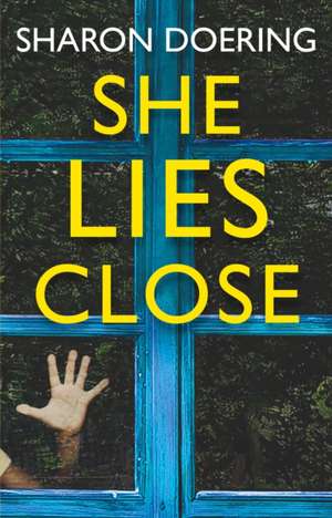 She Lies Close de Sharon Doering