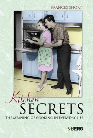 Kitchen Secrets: The Meaning of Cooking in Everyday Life de Frances Short