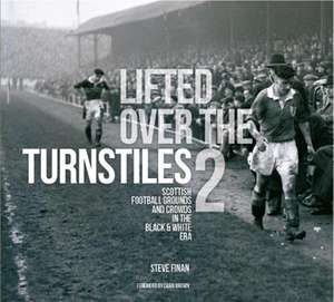 Lifted Over The Turnstiles vol. 2: Scottish Football Grounds And Crowds In The Black & White Era de Steve Finan