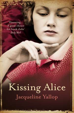 Kissing Alice de Jacqueline Yallop