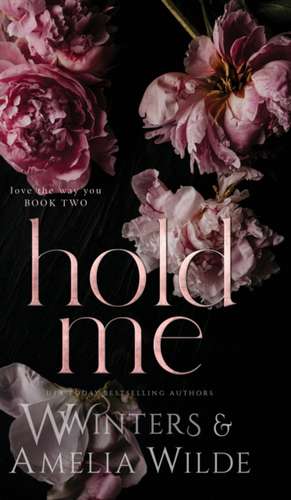 Hold Me de Amelia Wilde