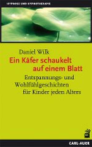 Ein Käfer schaukelt auf einem Blatt de Daniel Wilk